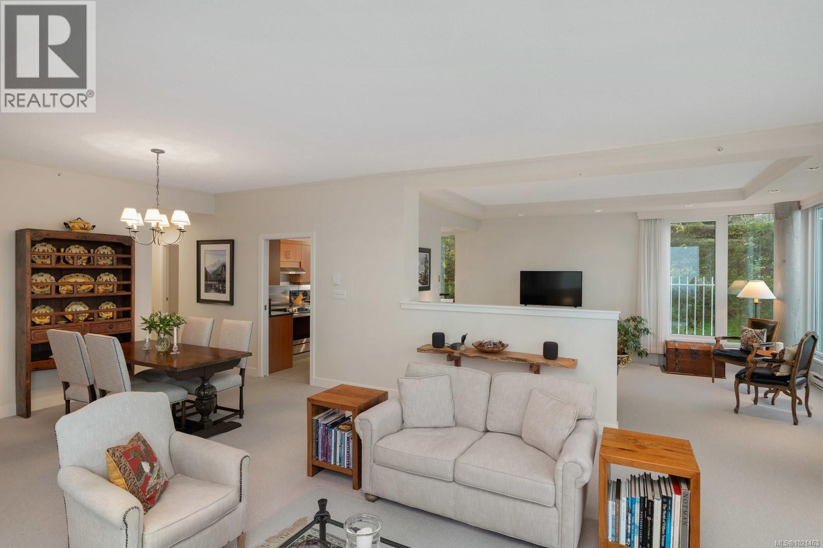 304 5350 Sayward Hill Crescent, Saanich