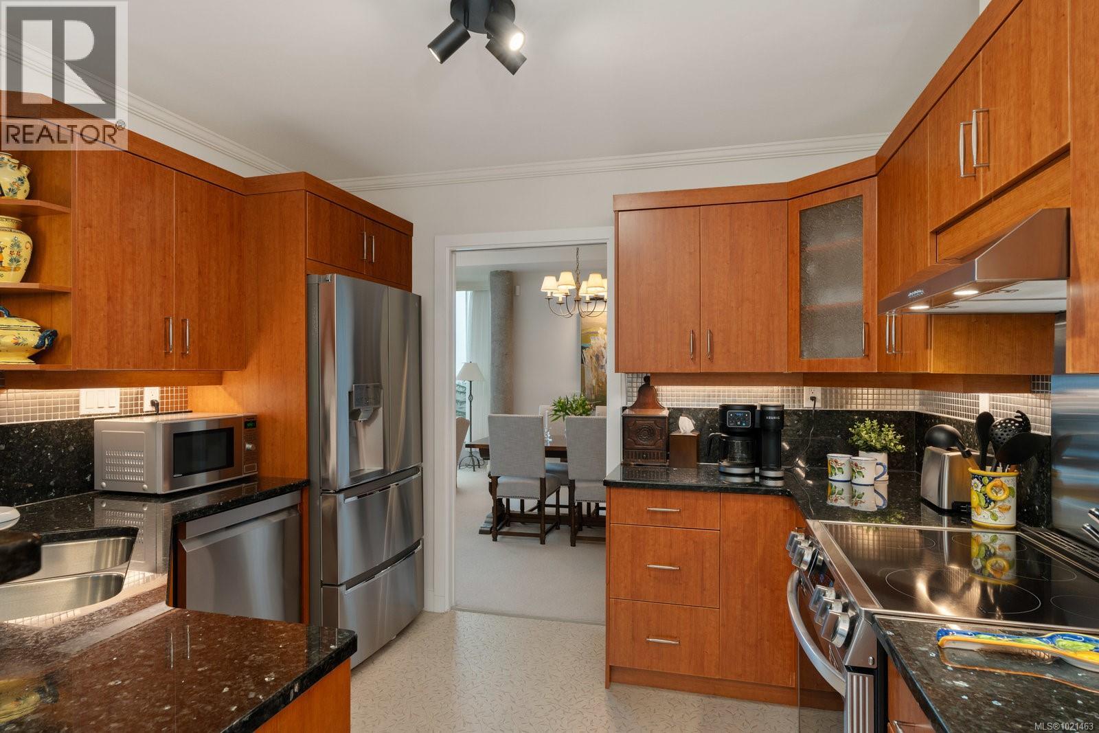 304 5350 Sayward Hill Crescent, Saanich