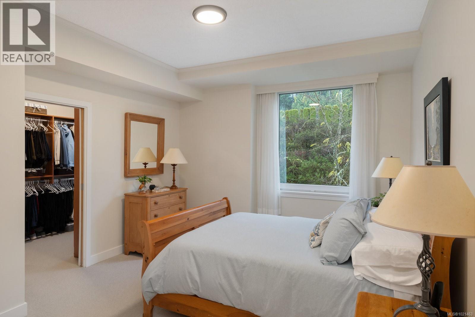 304 5350 Sayward Hill Crescent, Saanich