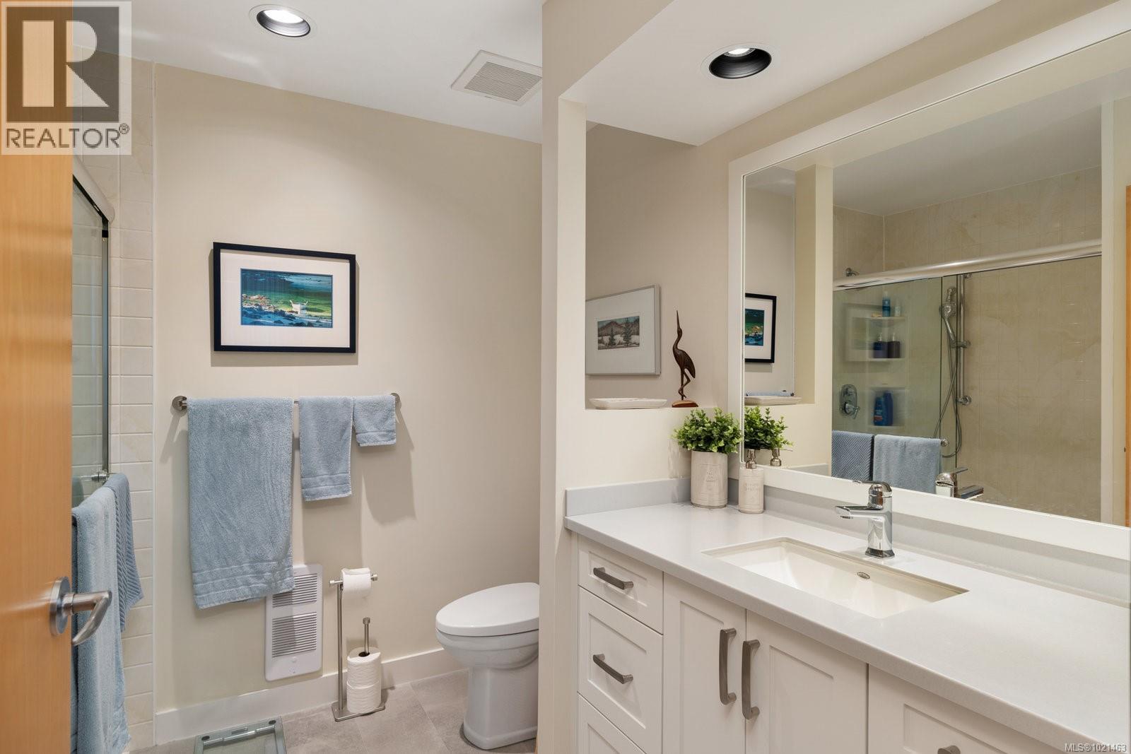 304 5350 Sayward Hill Crescent, Saanich