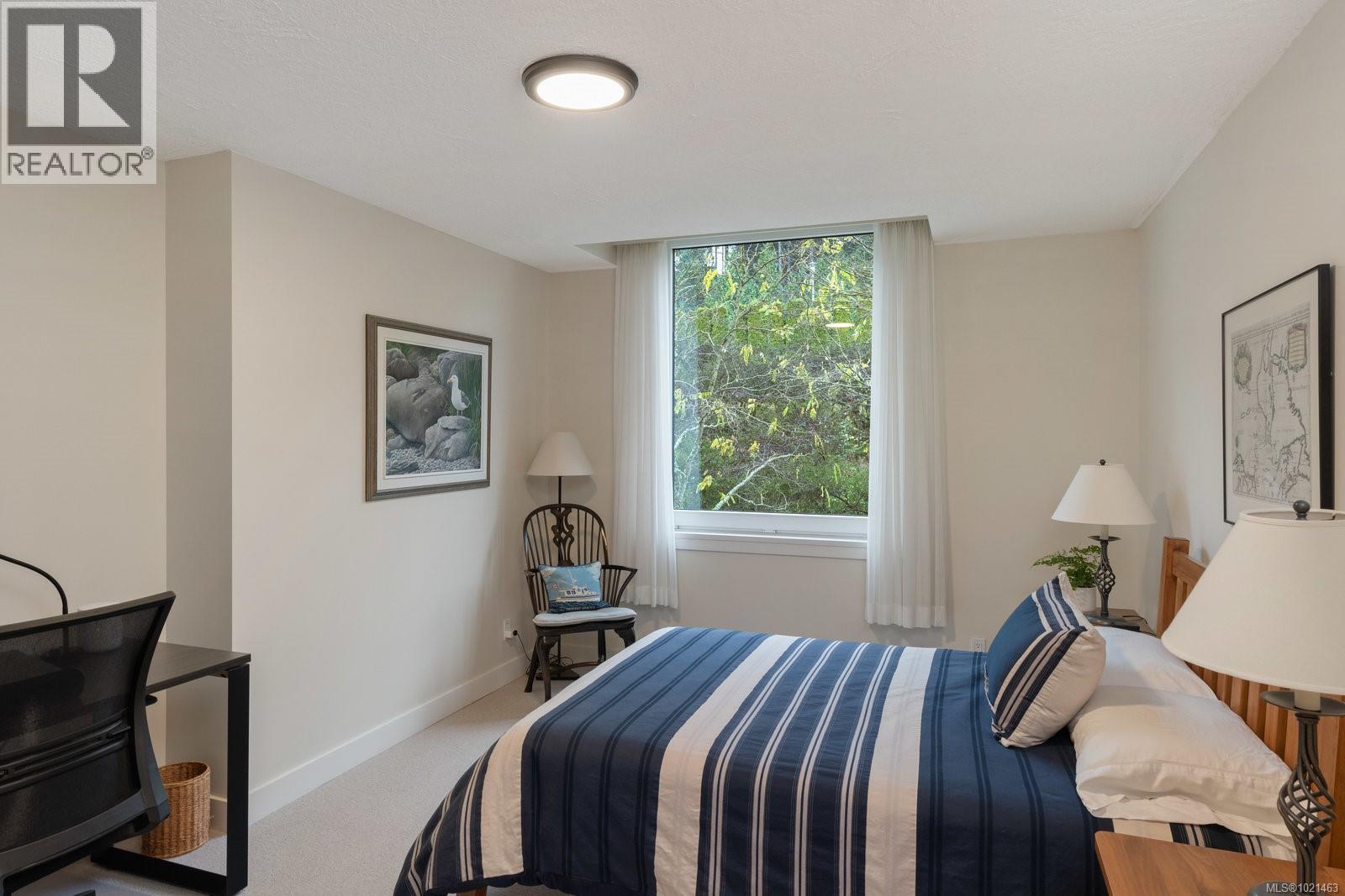 304 5350 Sayward Hill Crescent, Saanich