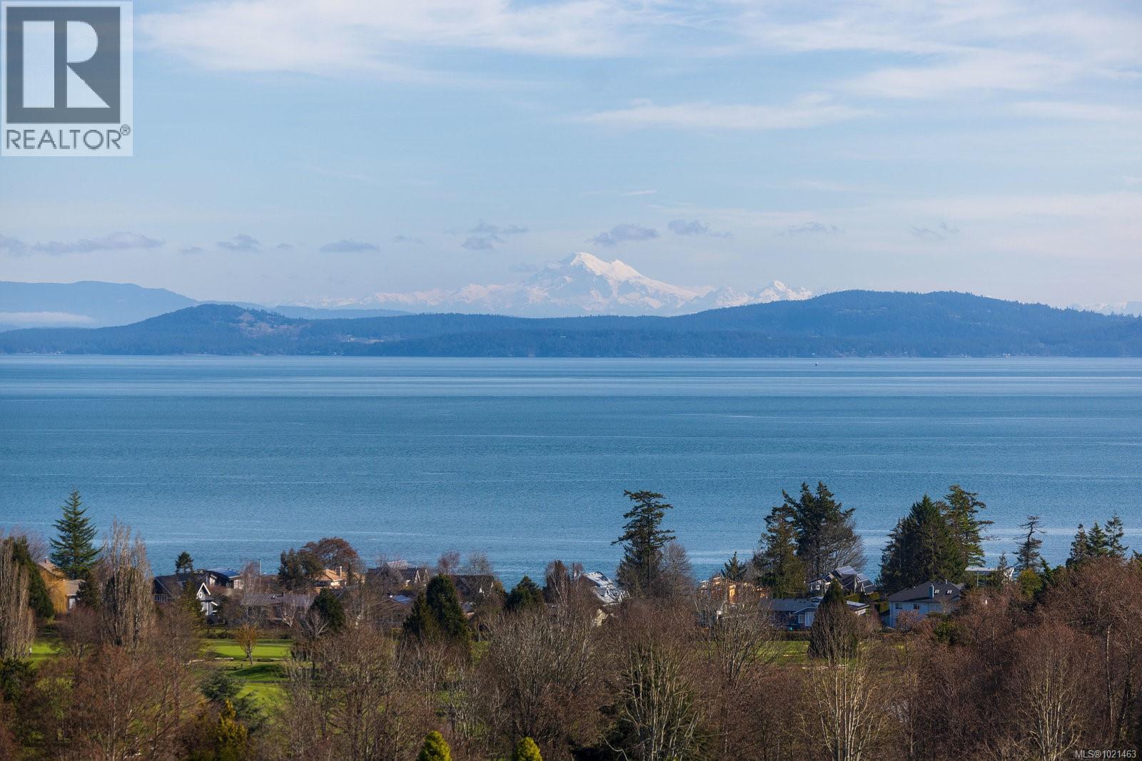 304 5350 Sayward Hill Crescent, Saanich