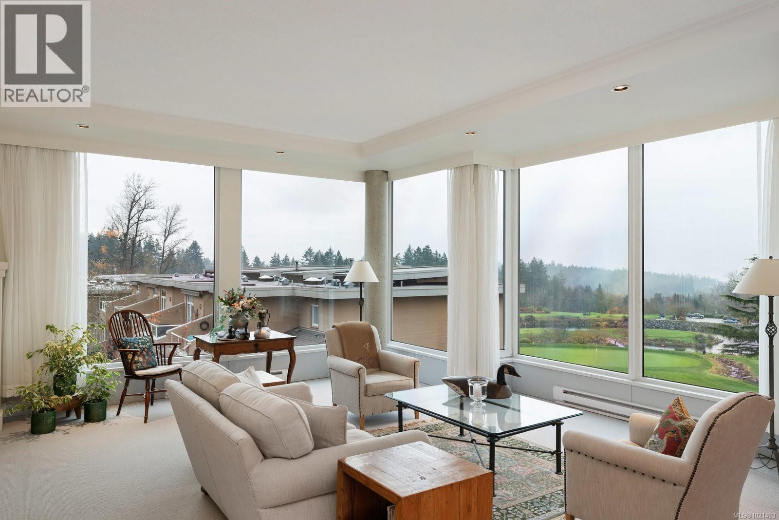 304 5350 Sayward Hill Crescent, Saanich