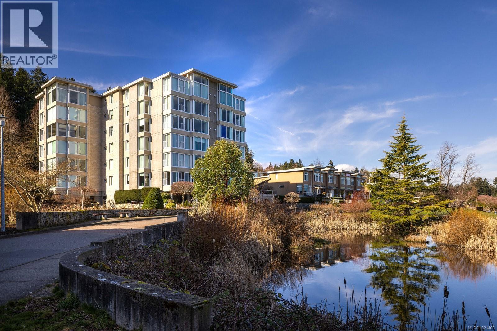 304 5350 Sayward Hill Crescent, Saanich