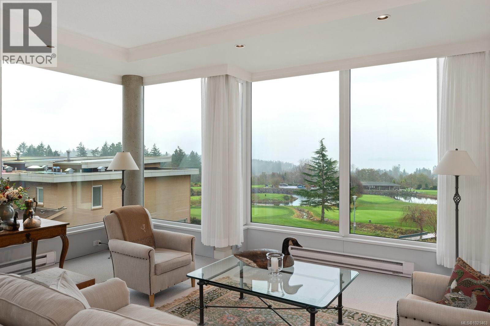 304 5350 Sayward Hill Crescent, Saanich