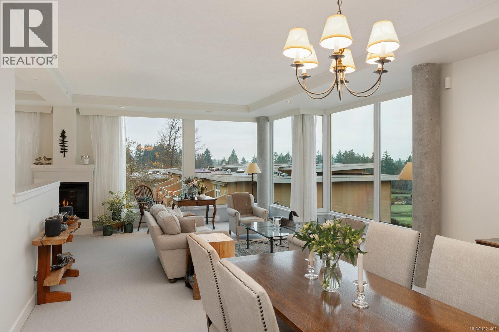 304 5350 Sayward Hill Crescent, Saanich