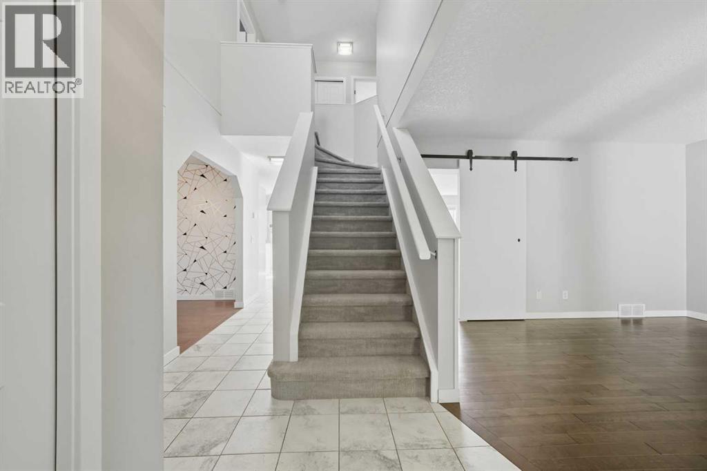 Single Family House for Sale in  Douglasbank Way SE Douglasdale/Glen Calgary 