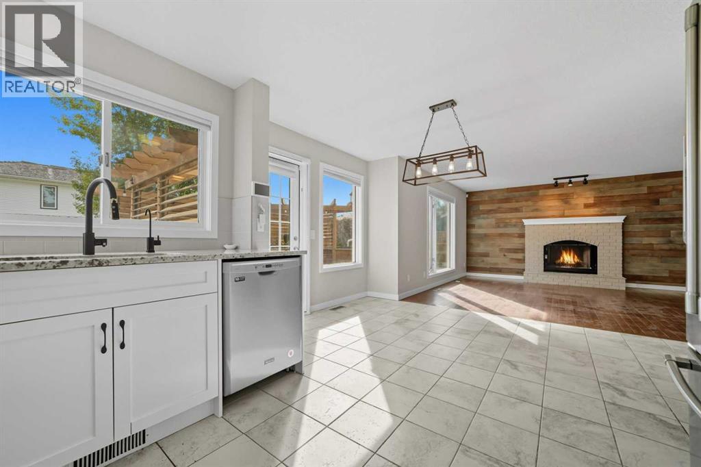 Single Family House for Sale in  Douglasbank Way SE Douglasdale/Glen Calgary 