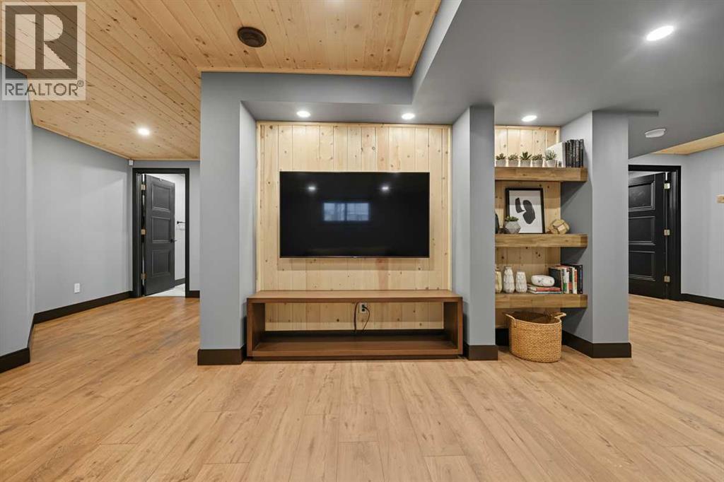 Single Family House for Sale in  Douglasbank Way SE Douglasdale/Glen Calgary 