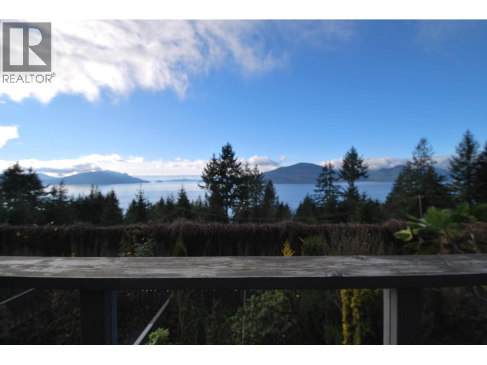 410 CROSSCREEK ROAD, Lions Bay