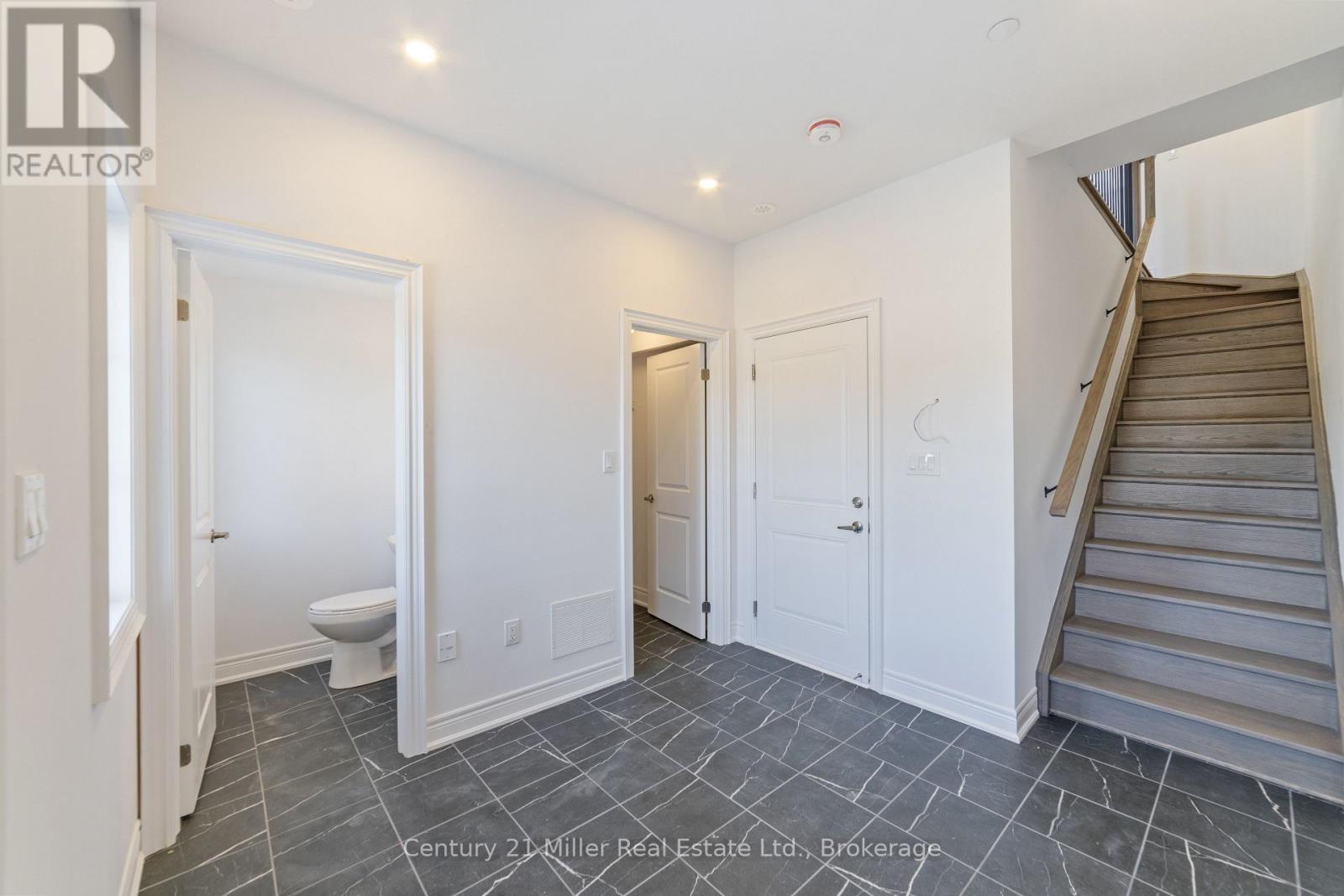 #43 2140 TRAFALGAR ROAD - 4