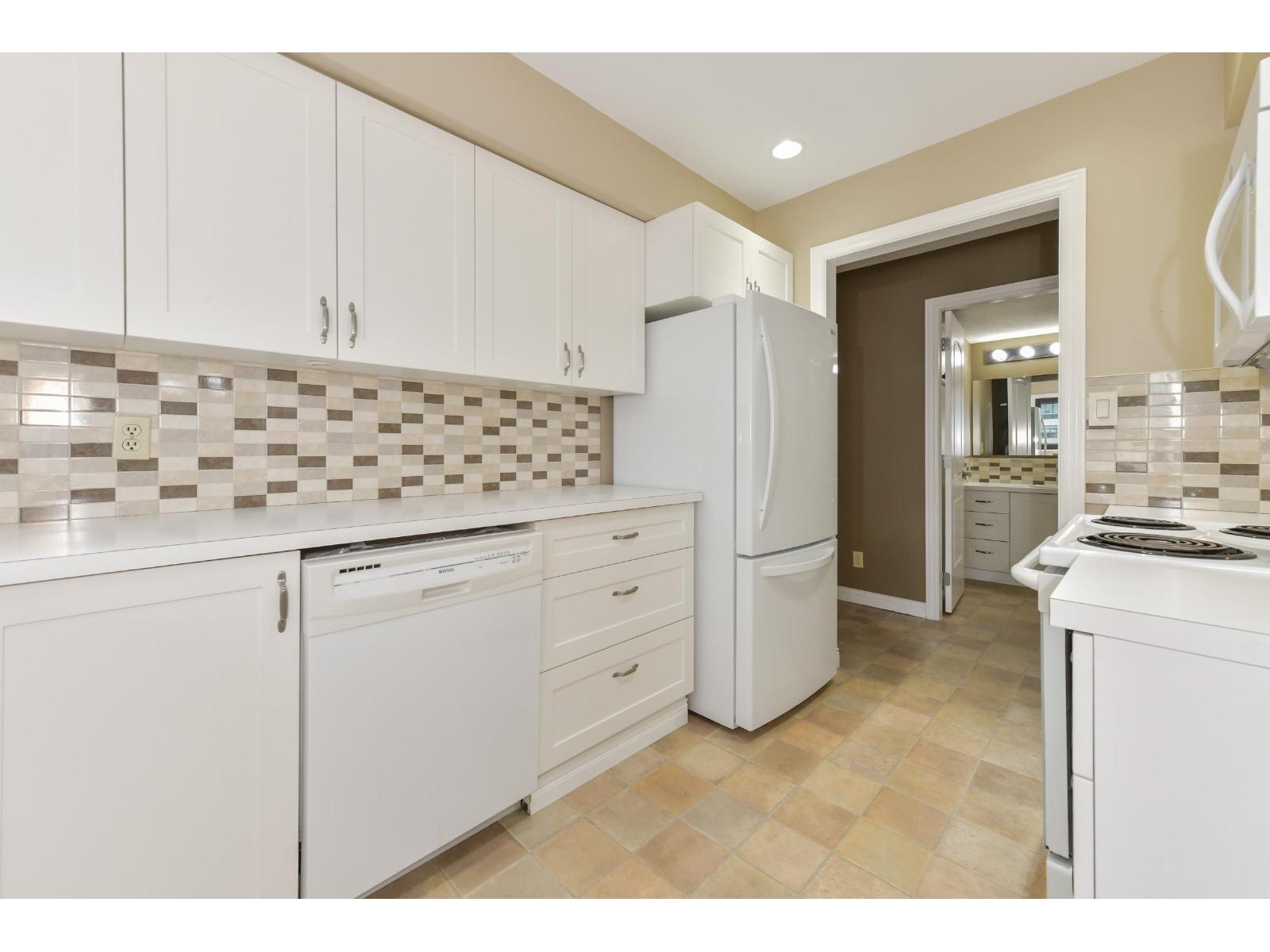 301 15317 THRIFT AVENUE, White Rock