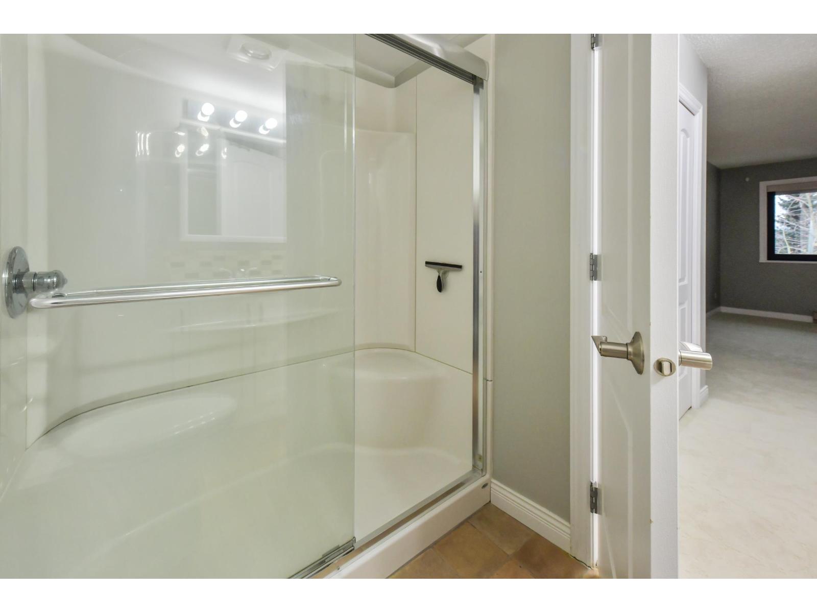 301 15317 THRIFT AVENUE, White Rock