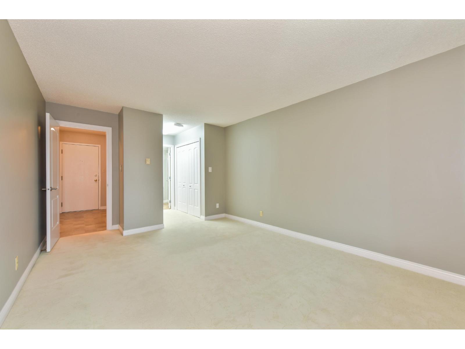 301 15317 THRIFT AVENUE, White Rock