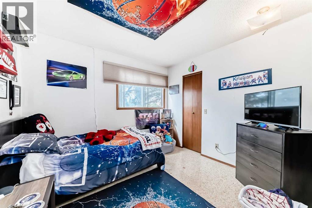 Multi-family House Bi-level for Sale in  Rundlehorn Drive NE Pineridge Calgary 