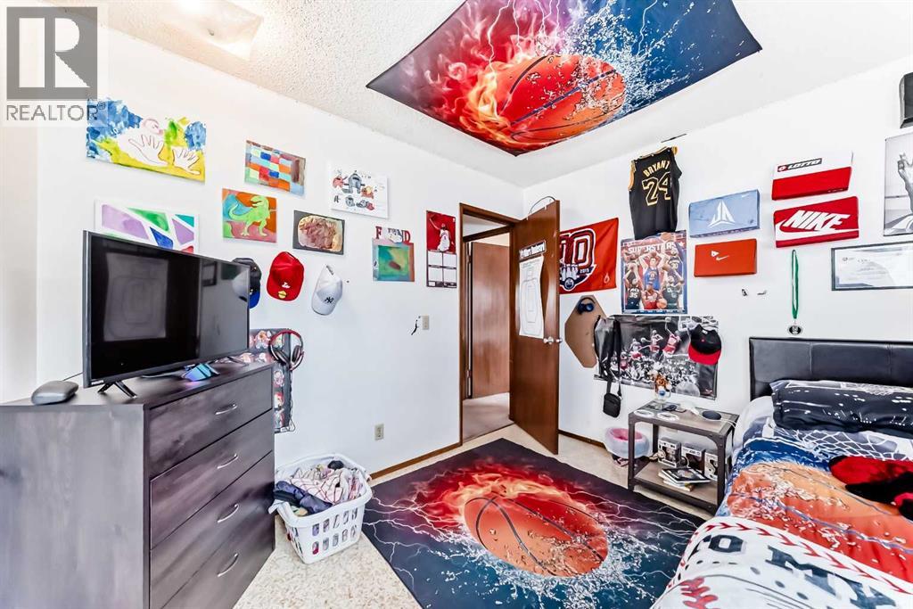 Multi-family House Bi-level for Sale in  Rundlehorn Drive NE Pineridge Calgary 