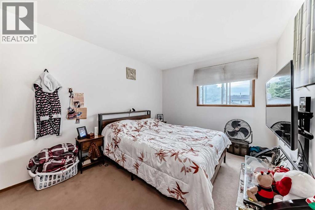 Multi-family House Bi-level for Sale in  Rundlehorn Drive NE Pineridge Calgary 