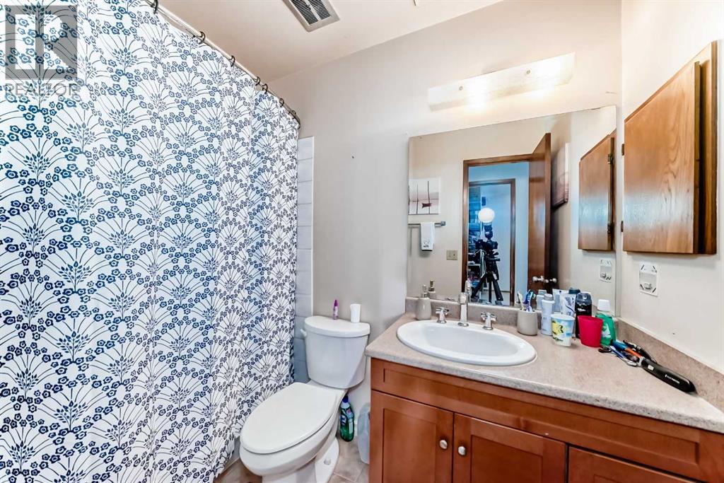 Multi-family House Bi-level for Sale in  Rundlehorn Drive NE Pineridge Calgary 