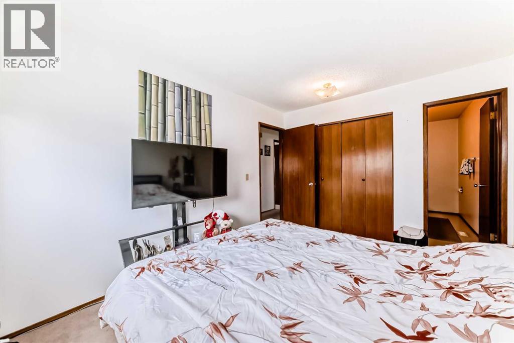 Multi-family House Bi-level for Sale in  Rundlehorn Drive NE Pineridge Calgary 