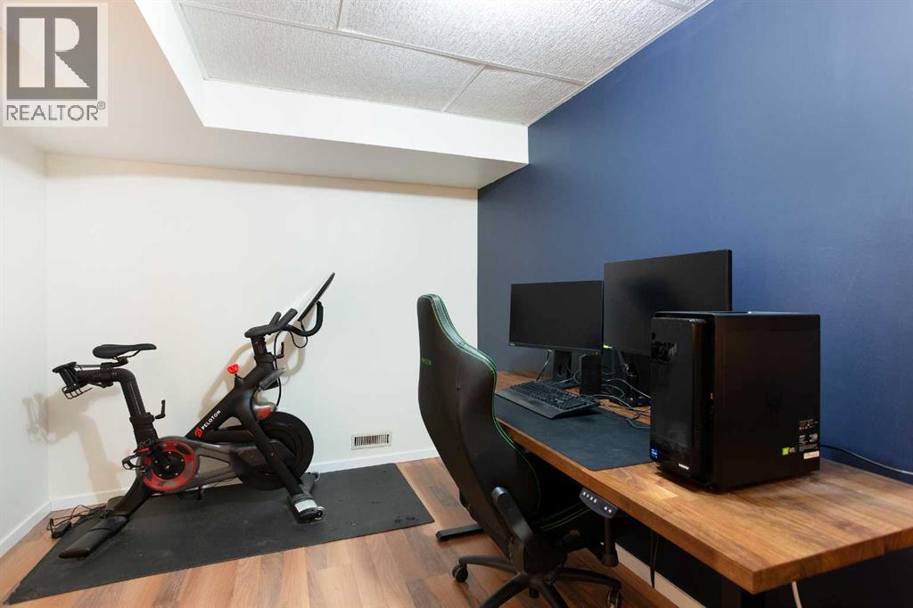 Single Family House 4 Level for Sale in   Oakmoor Way SW Oakridge Calgary 