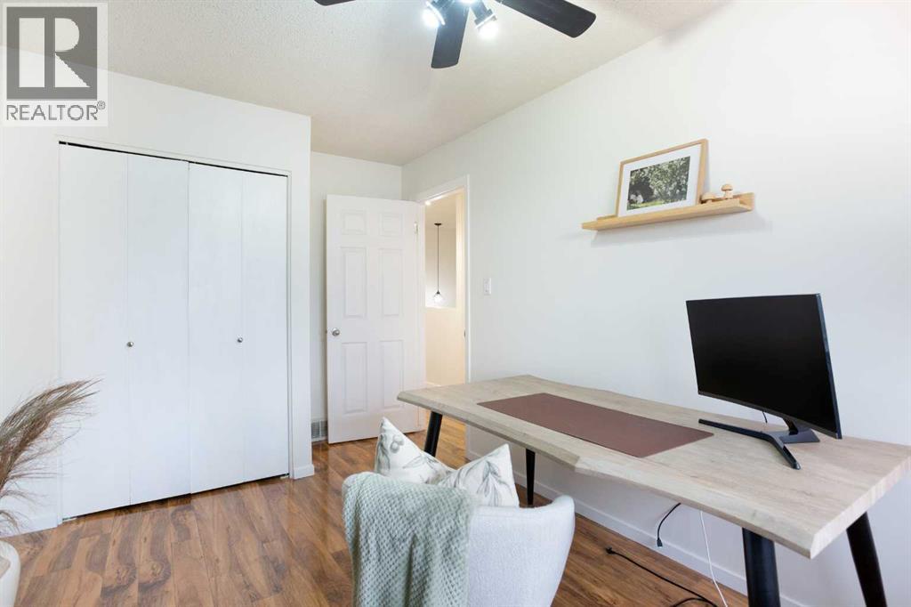 Single Family House 4 Level for Sale in   Oakmoor Way SW Oakridge Calgary 