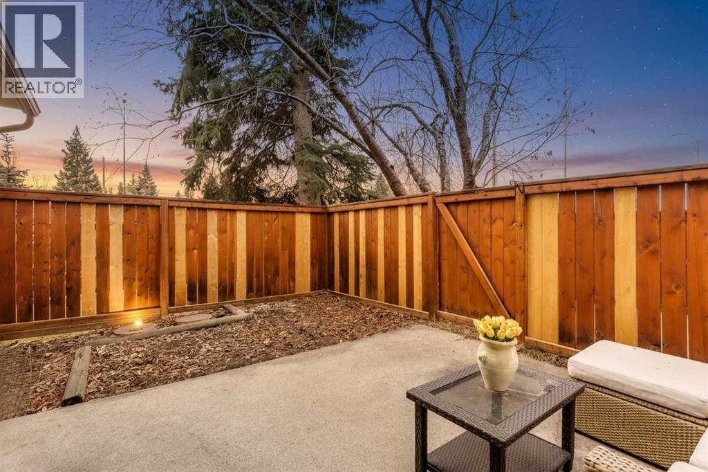 Single Family House 4 Level for Sale in   Oakmoor Way SW Oakridge Calgary 