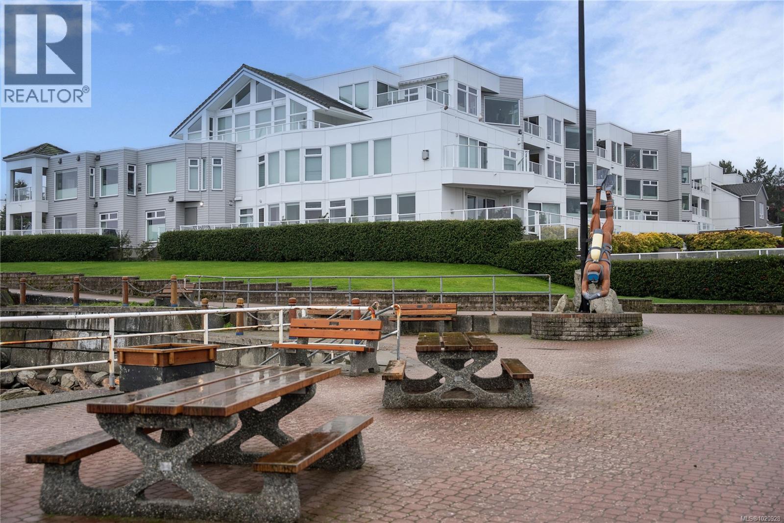 308 2550 Bevan Ave, Sidney