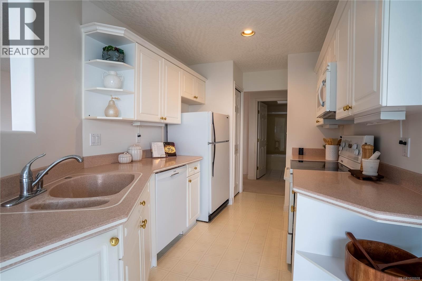 308 2550 Bevan Ave, Sidney