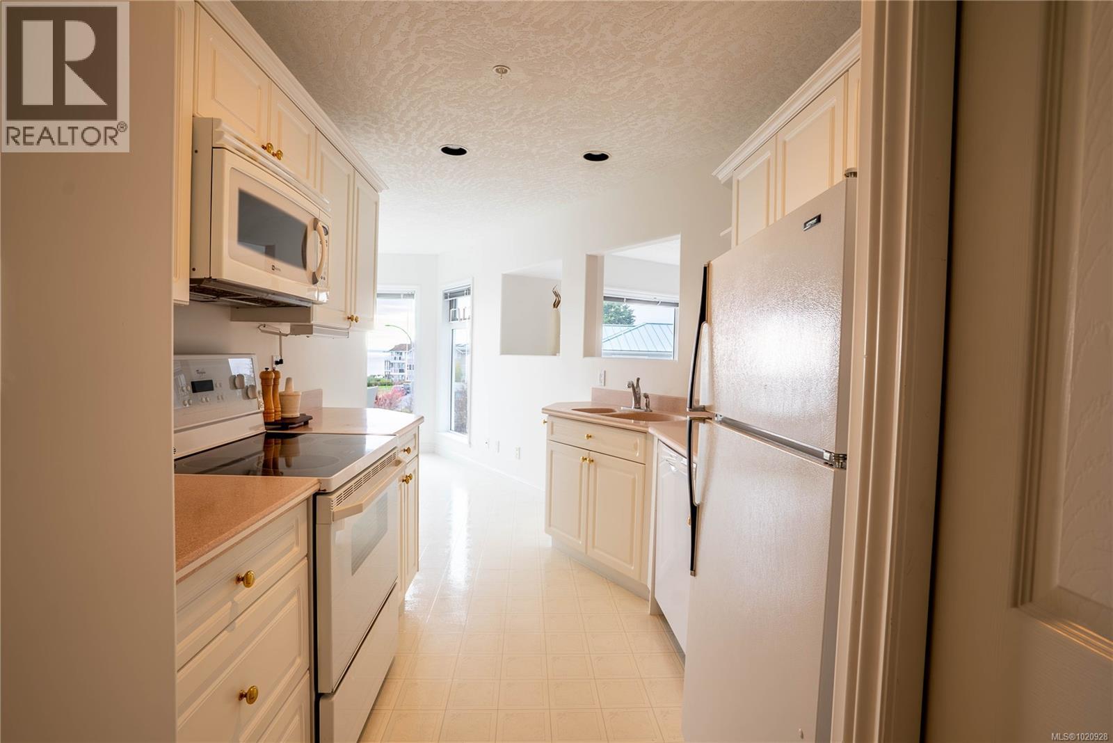 308 2550 Bevan Ave, Sidney