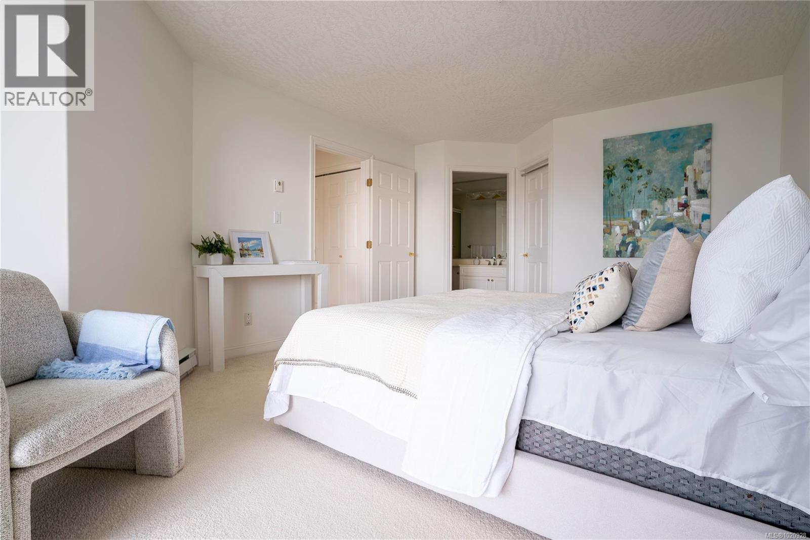 308 2550 Bevan Ave, Sidney