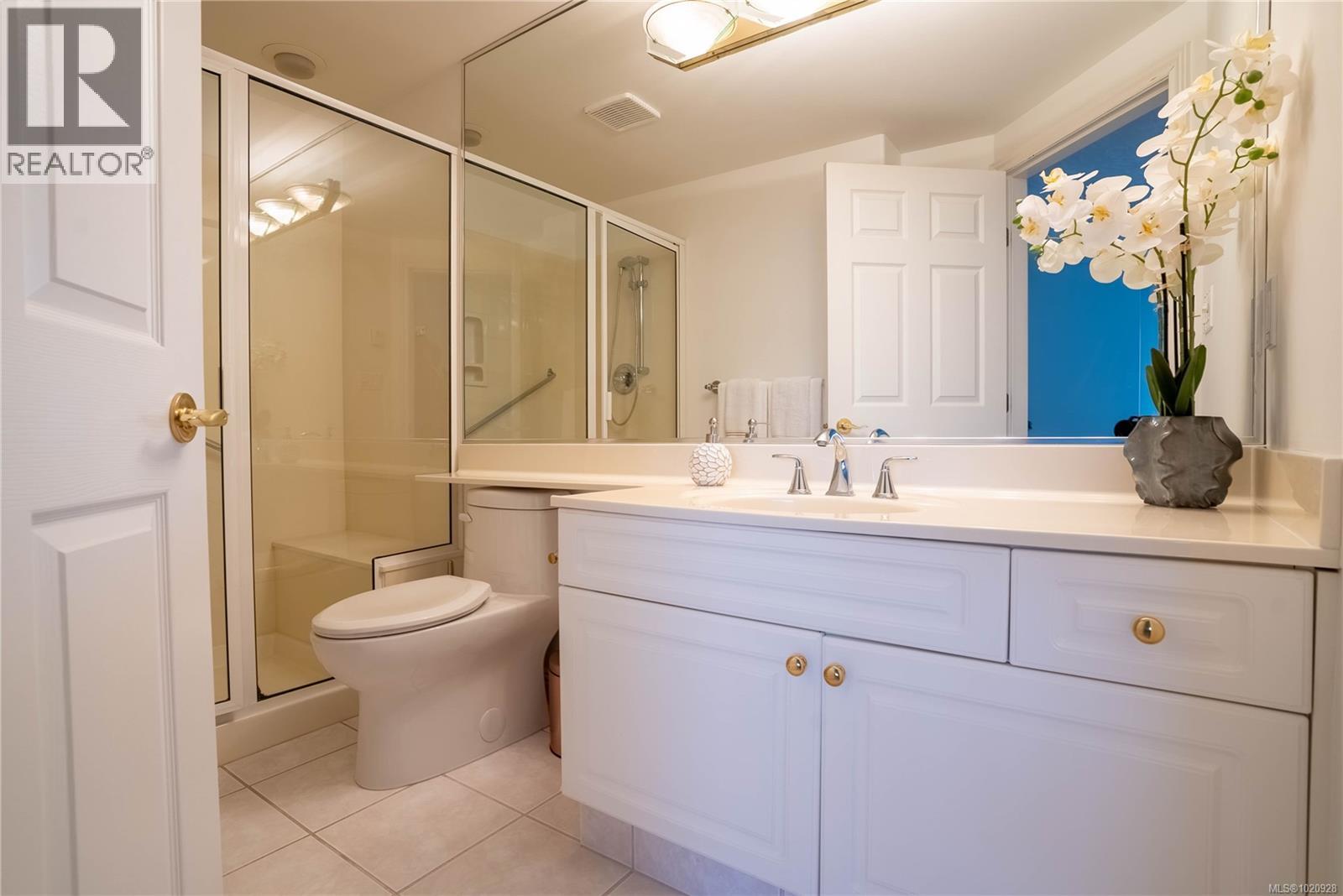 308 2550 Bevan Ave, Sidney