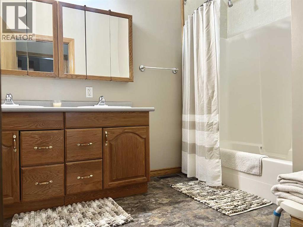 
          4228 8 Avenue
            <br/>
            <span>Edson</span>
            , 
            <span>AB</span>
             <span>T7E1A8</span>
         - Photo 14