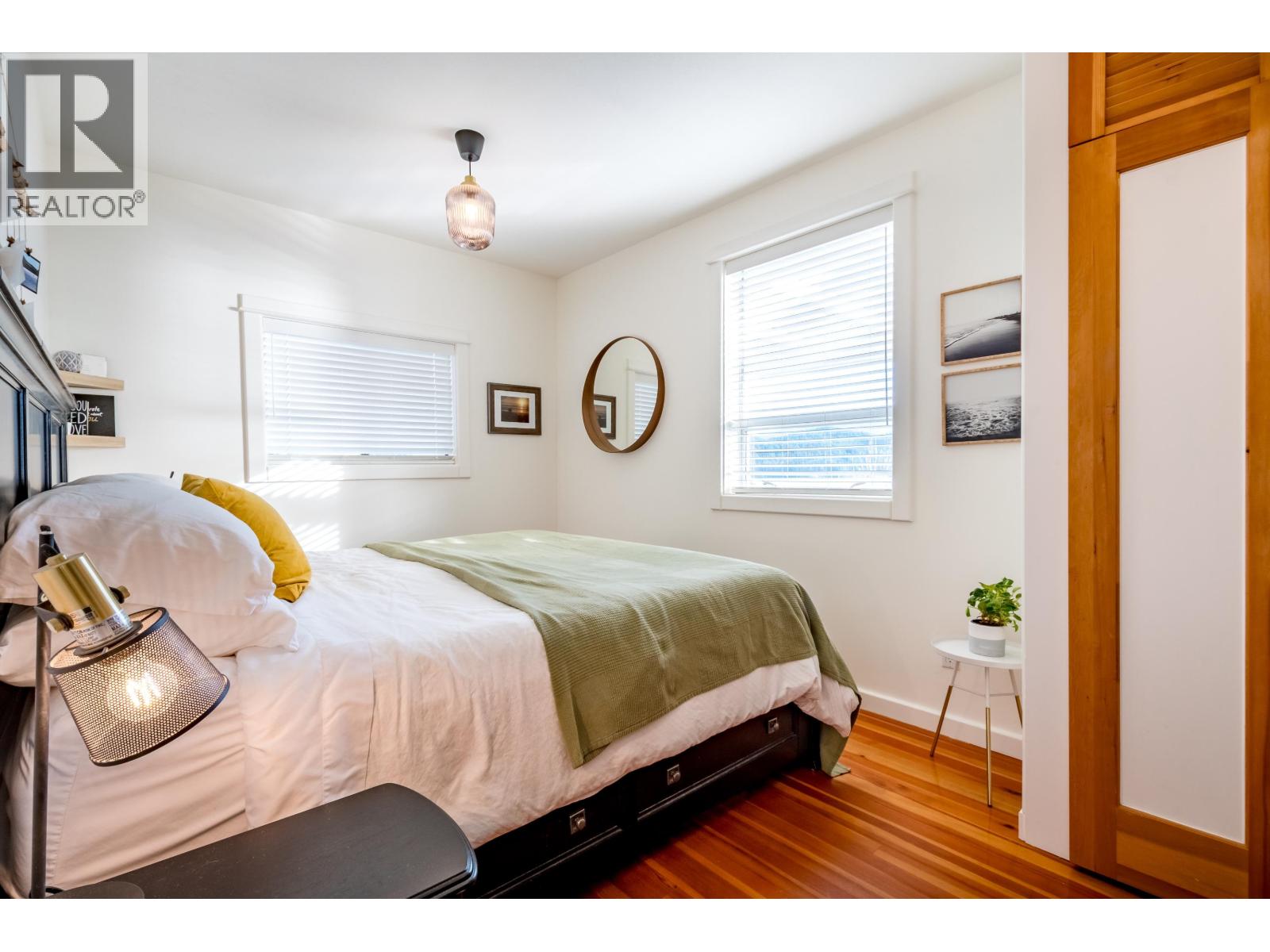 811 MARINE DRIVE, Gibsons