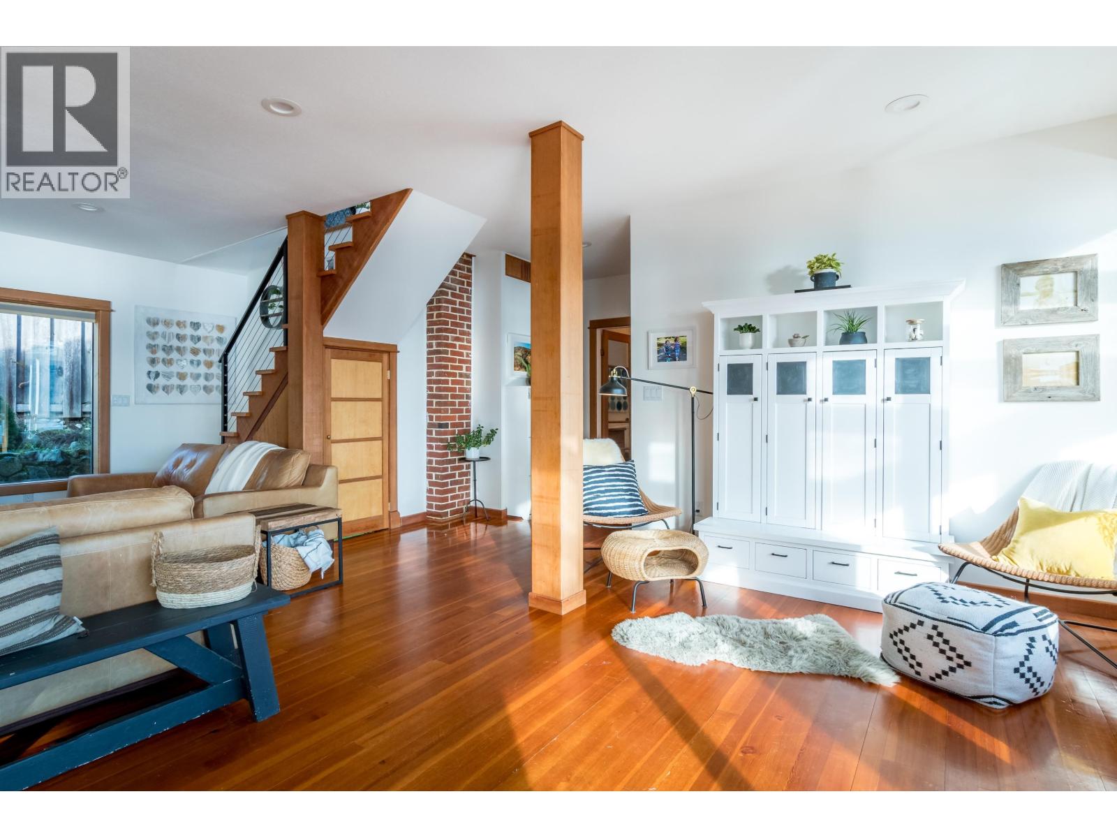 811 MARINE DRIVE, Gibsons