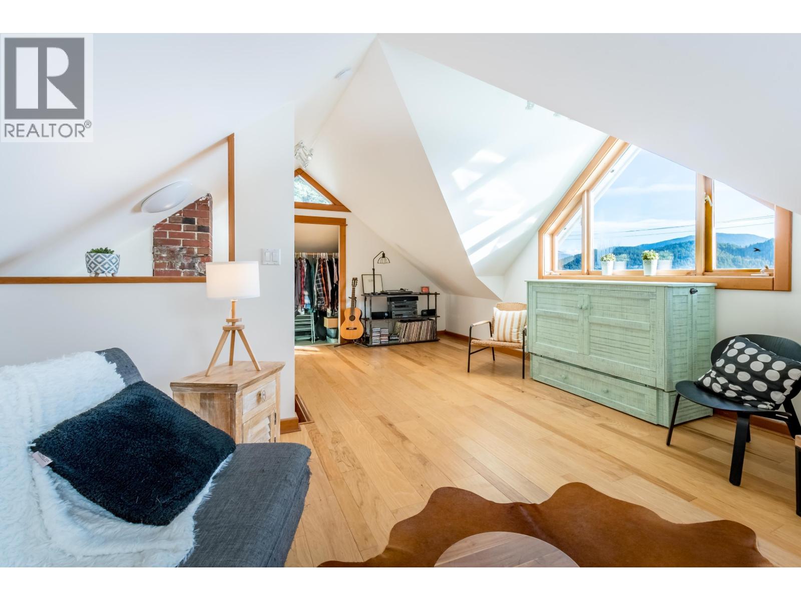 811 MARINE DRIVE, Gibsons