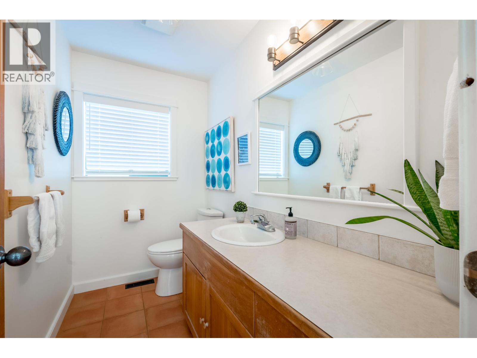 811 MARINE DRIVE, Gibsons