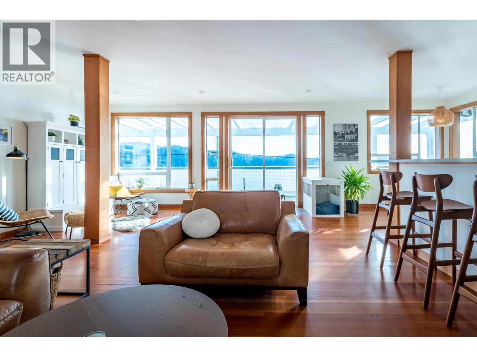 811 MARINE DRIVE, Gibsons