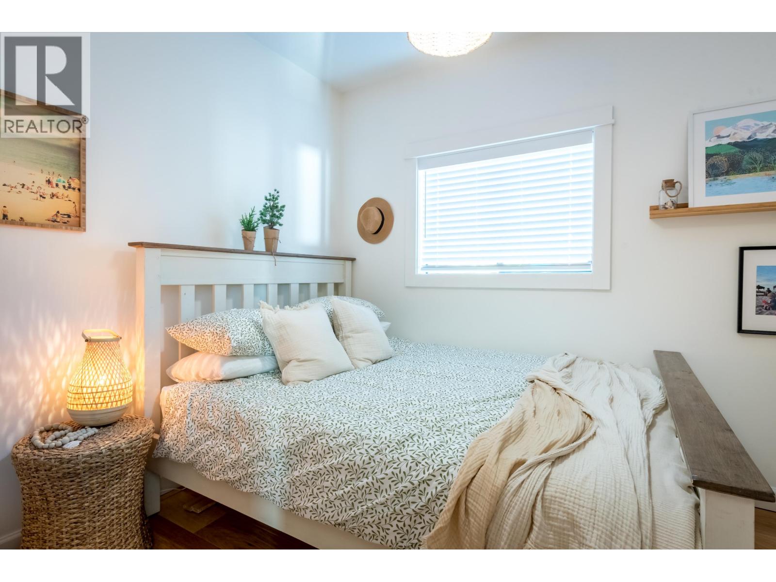 811 MARINE DRIVE, Gibsons