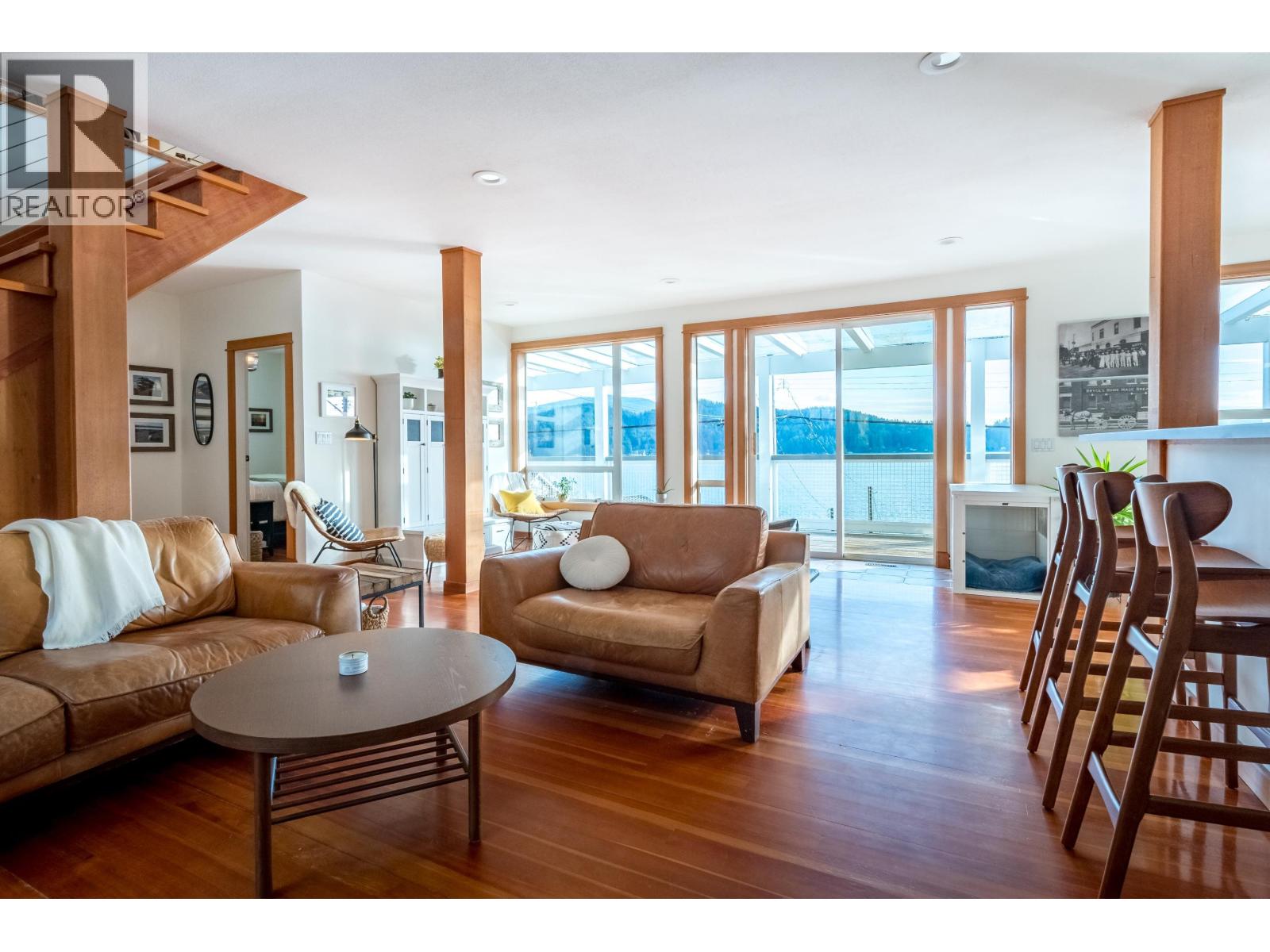 811 MARINE DRIVE, Gibsons