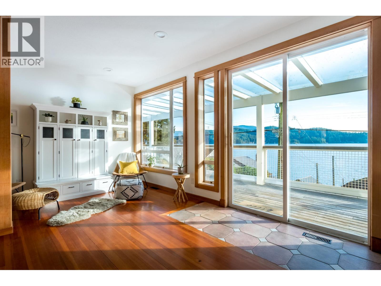 811 MARINE DRIVE, Gibsons