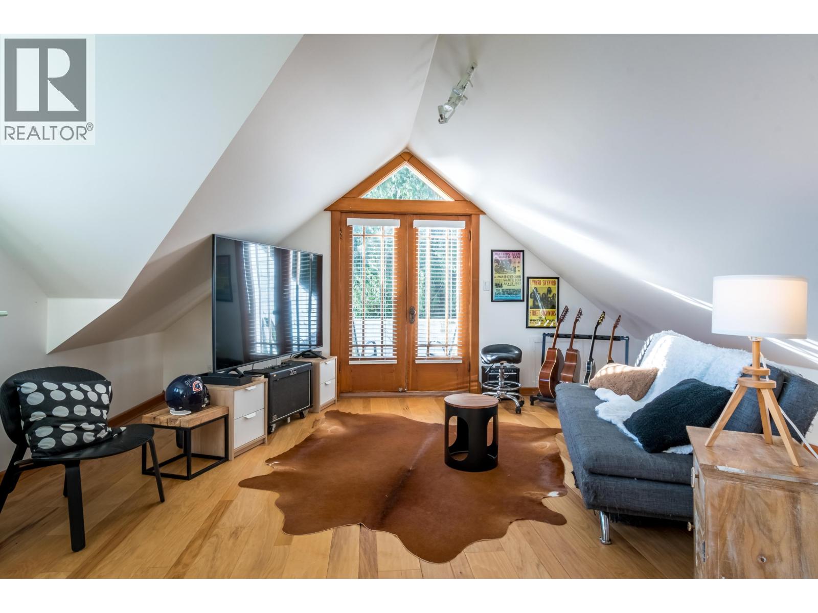 811 MARINE DRIVE, Gibsons