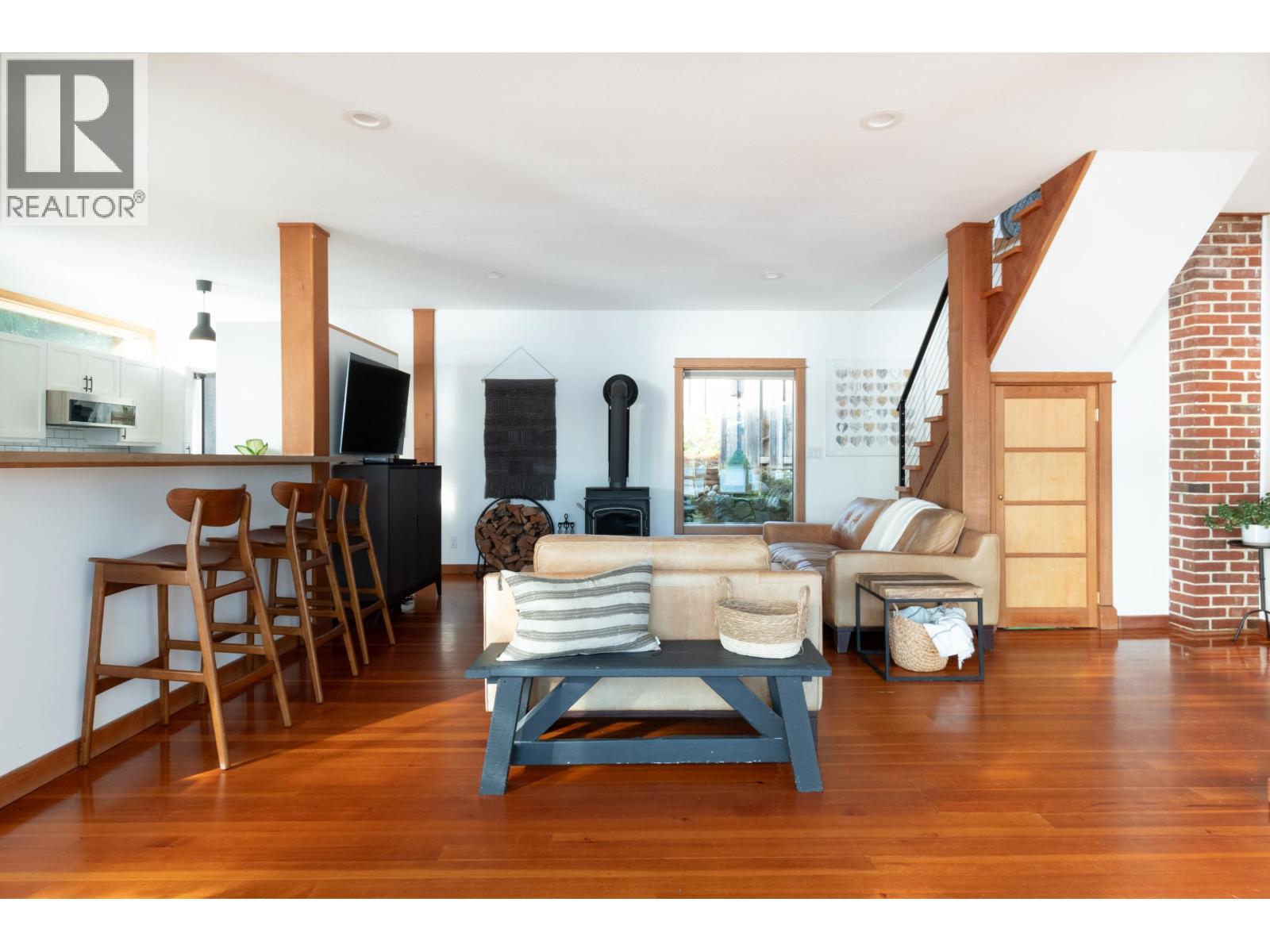 811 MARINE DRIVE, Gibsons