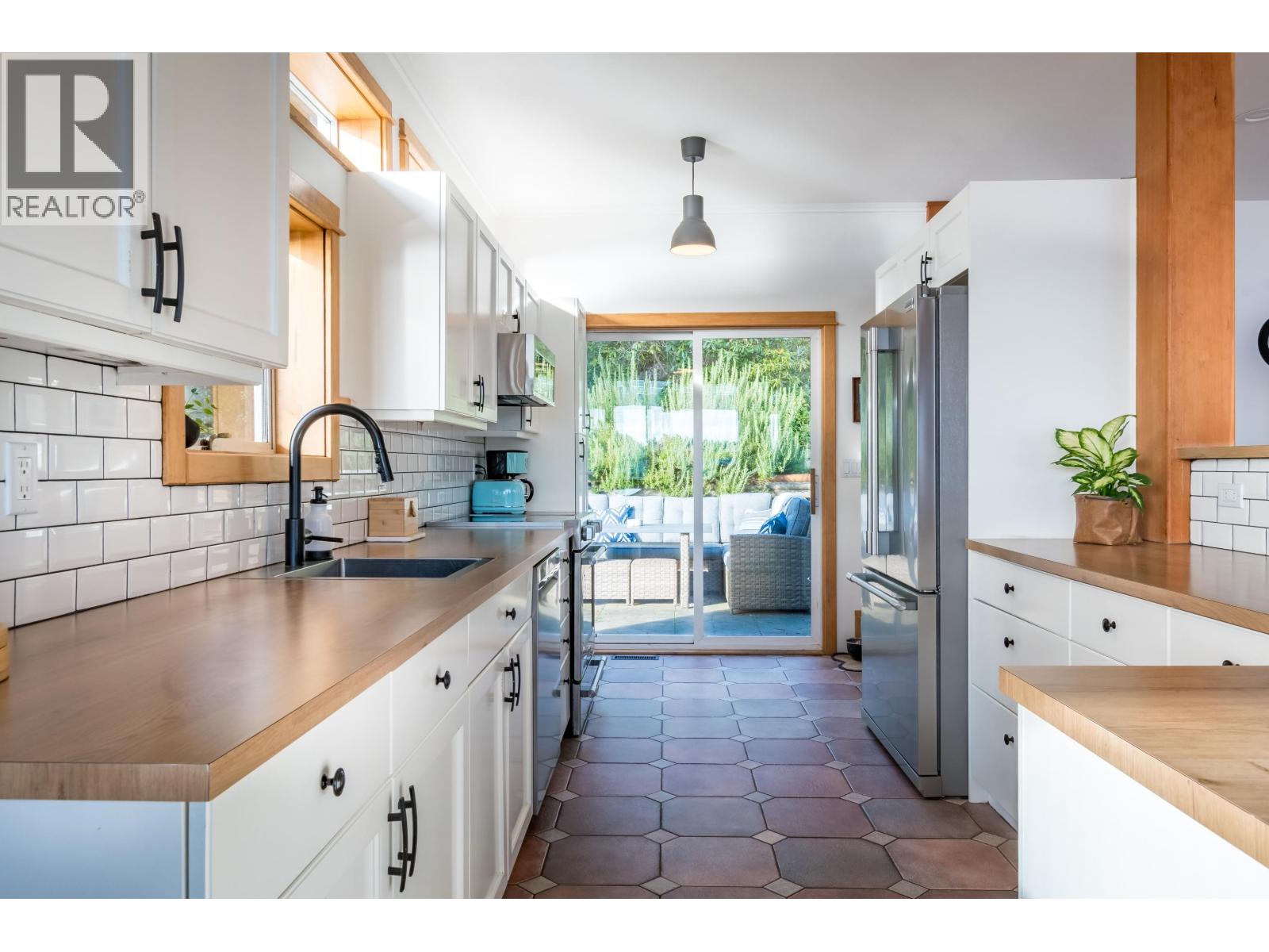 811 MARINE DRIVE, Gibsons