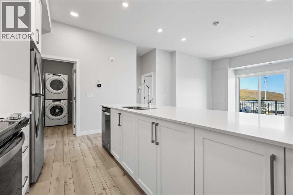 Single Family House for Sale in   Les Jardins Park SE Douglasdale/Glen Calgary 