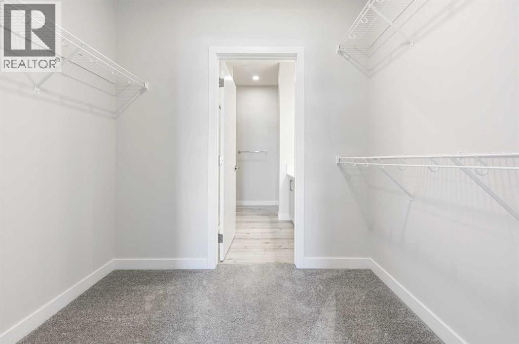 Single Family House for Sale in   Les Jardins Park SE Douglasdale/Glen Calgary 