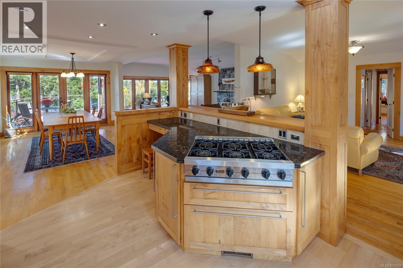 2710 Sea View Rd, Saanich