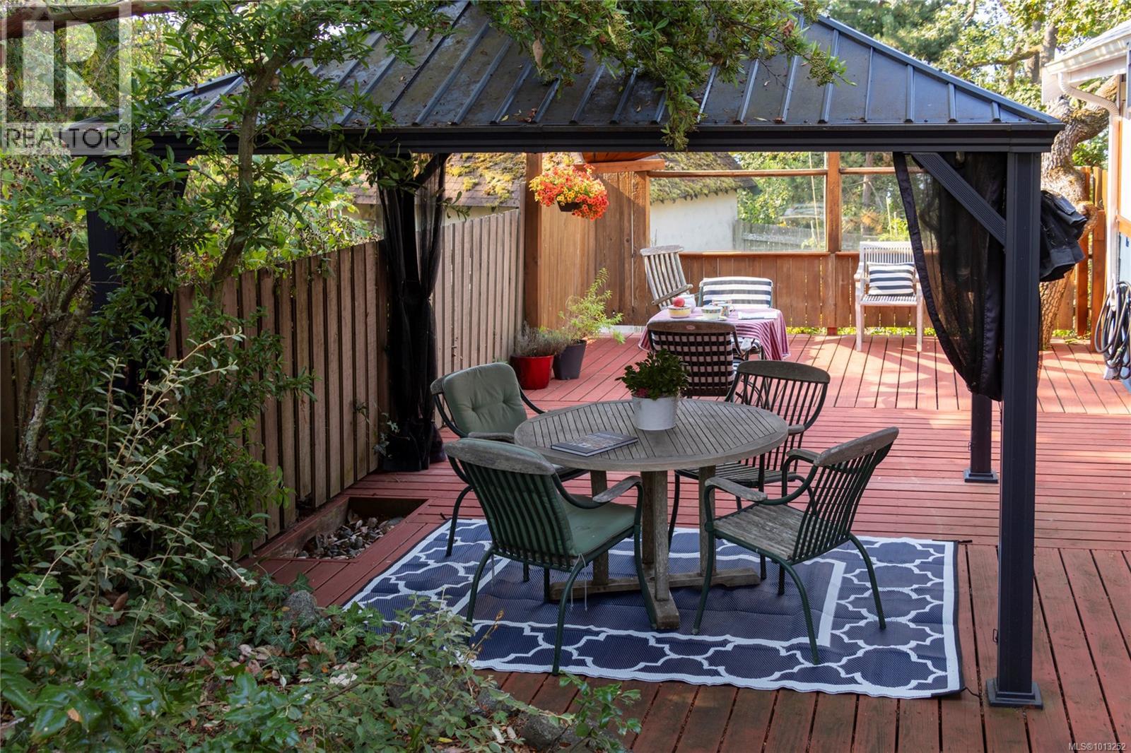 2710 Sea View Rd, Saanich