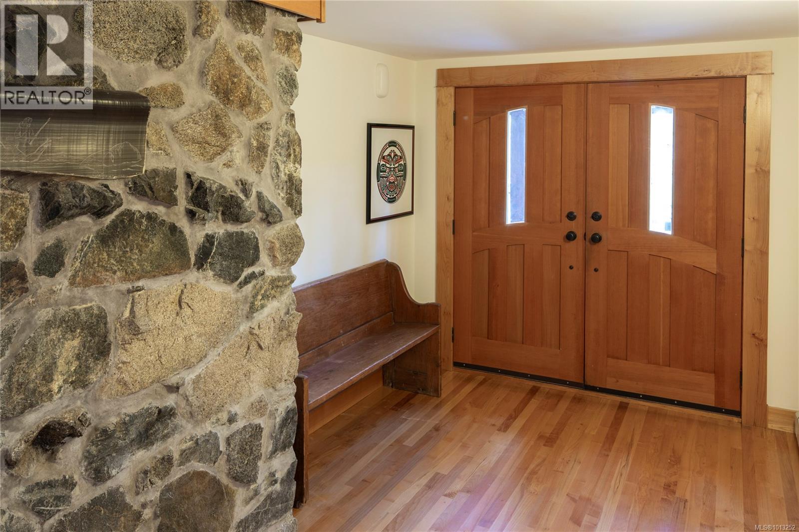 2710 Sea View Rd, Saanich