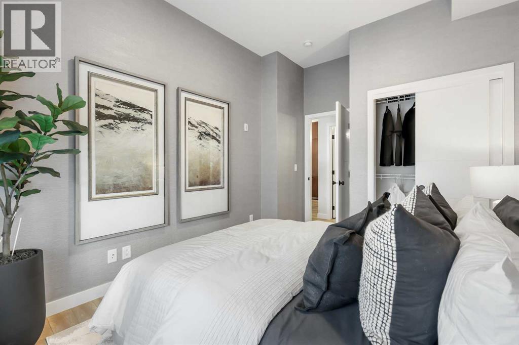 Single Family House for Sale in   Les Jardins Park SE Douglasdale/Glen Calgary 