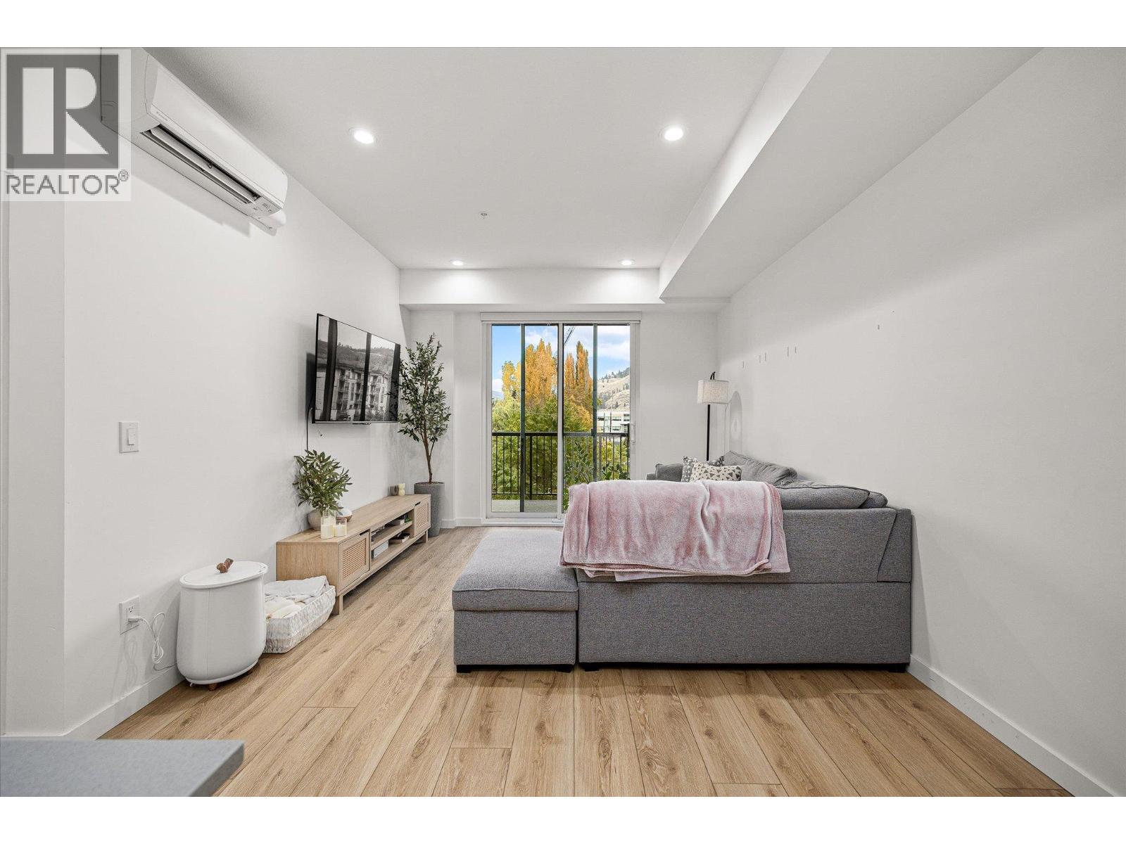 313 660 Cawston Avenue, Kelowna